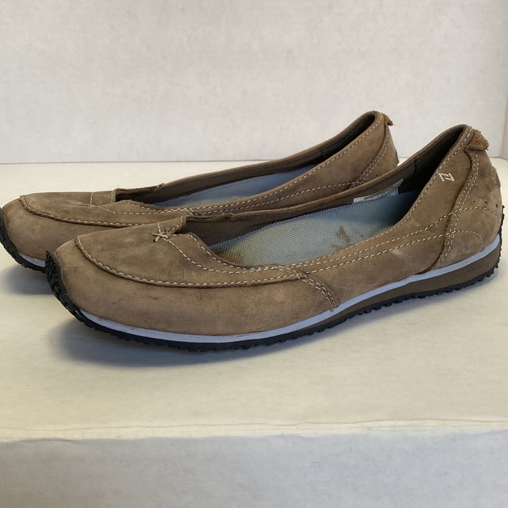 Women’s Tan Suede Eddie Bauer Flats, Size 7.5